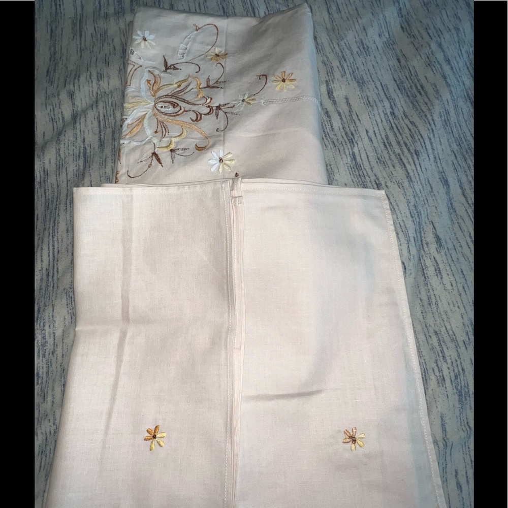 Vintage Ivory Lace Handmade Floral Tablecloth 63X84 w/ 6 Napkins 10X10 Free Ship
